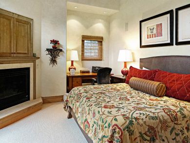 Luxury Ski Townhome Just a Short Walk to Ski Lifts.
